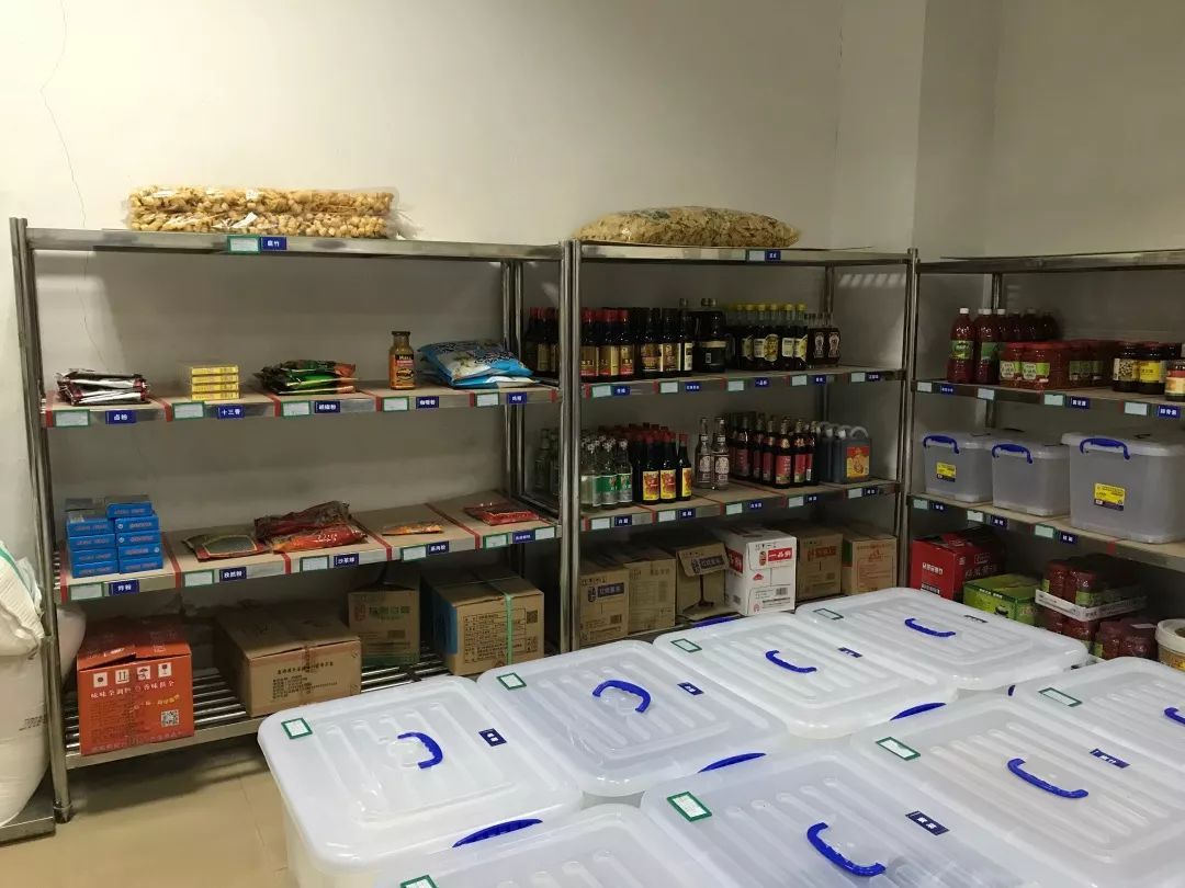 舌尖安全 重视源头 --延奎实小食品安全管理人员到厦门利生餐饮公司现场考察